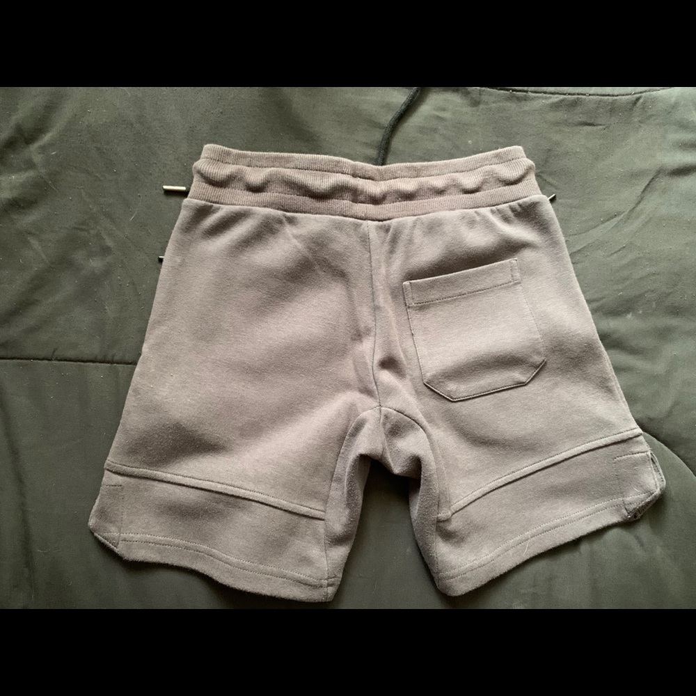 Echt Shorts - Picture 2 of 3